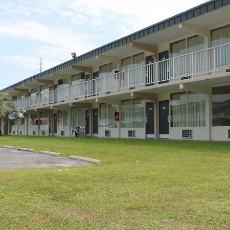 Travelers Inn Kingsland Exterior photo