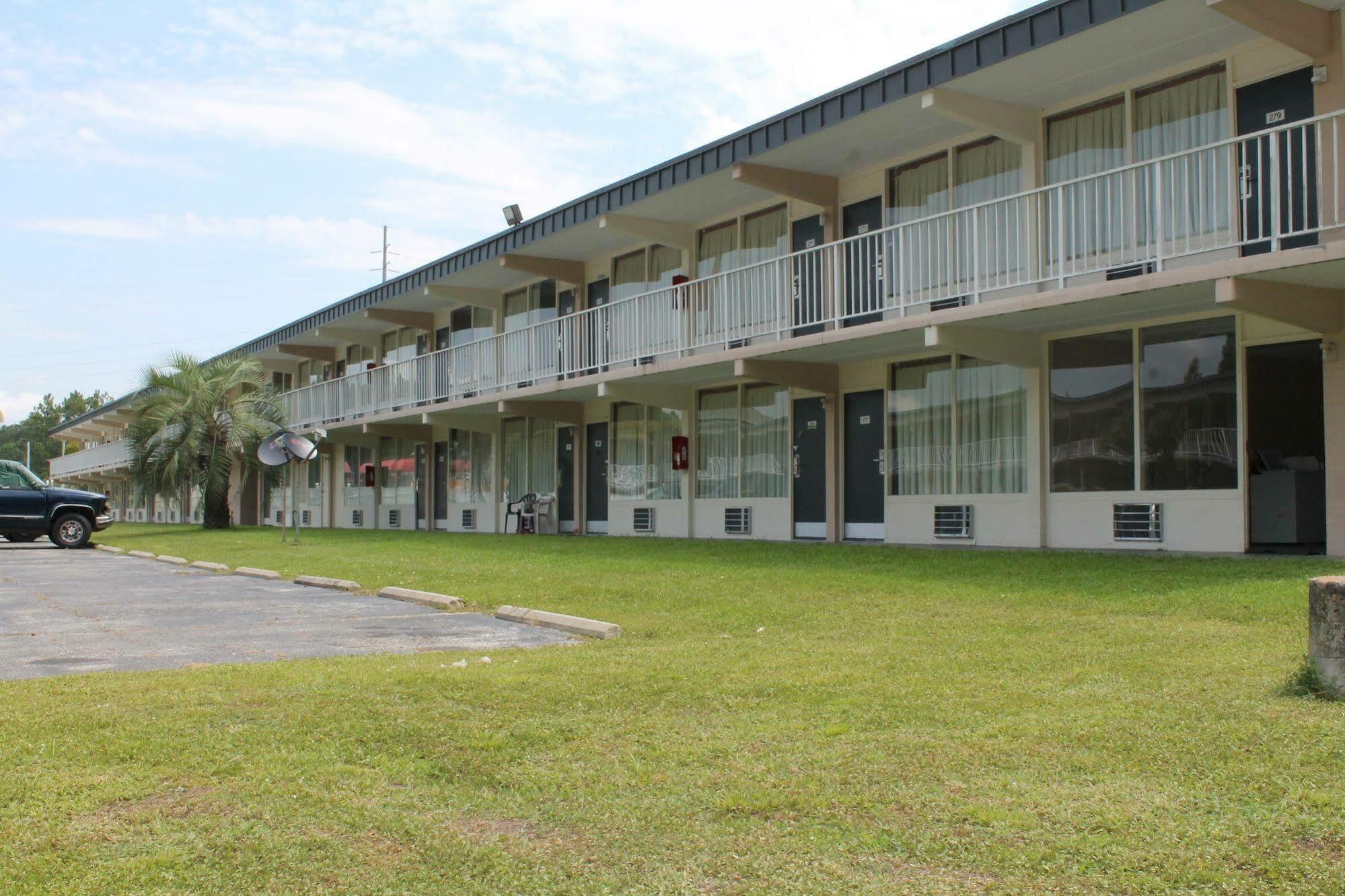 Travelers Inn Kingsland Exterior photo