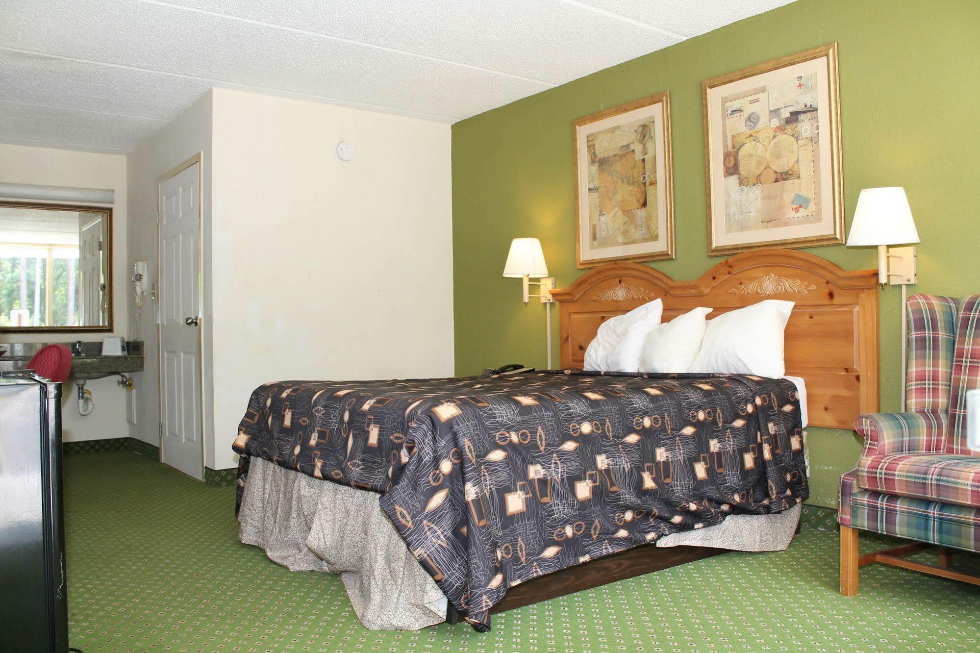 Travelers Inn Kingsland Exterior photo