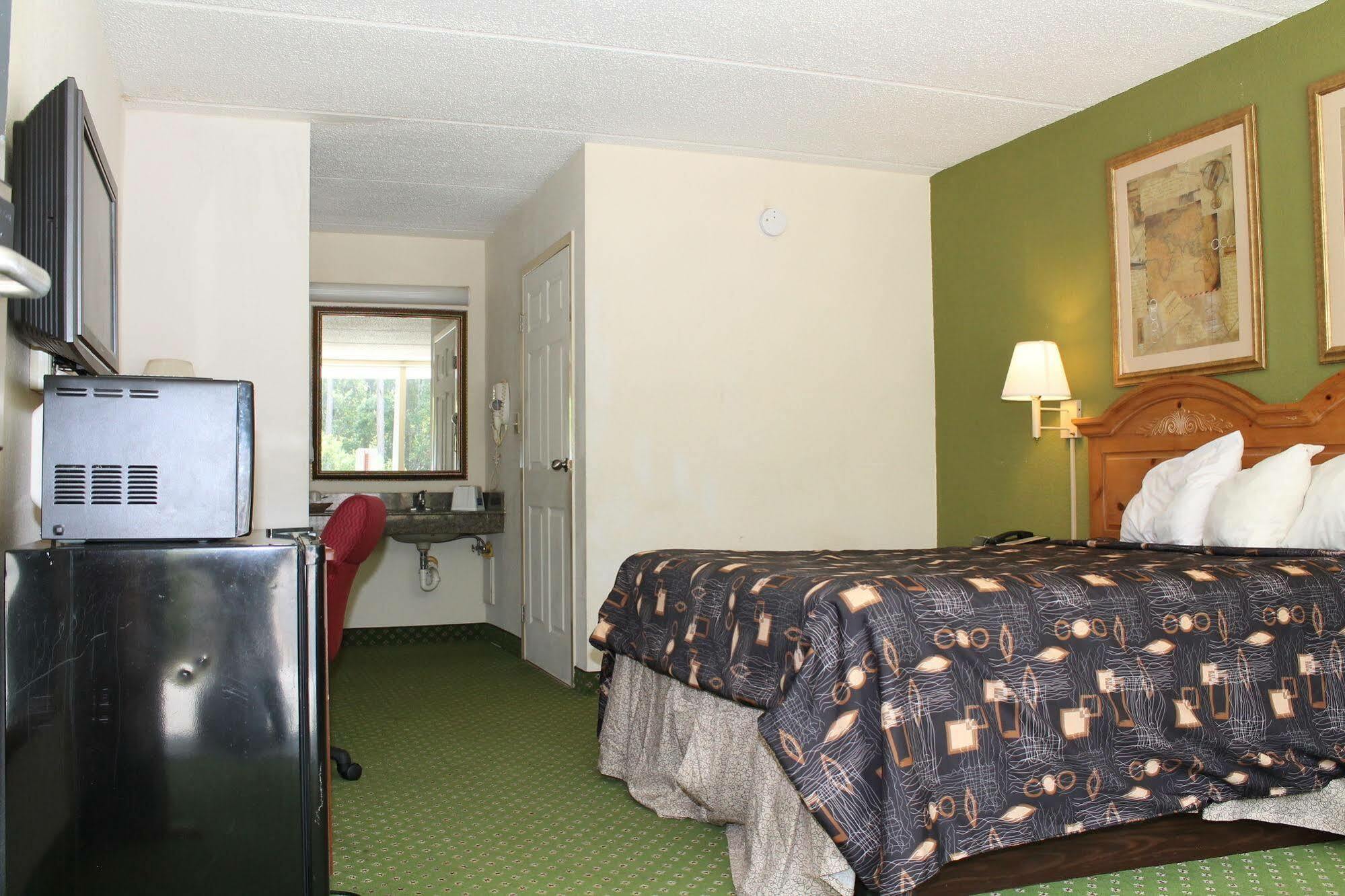 Travelers Inn Kingsland Exterior photo