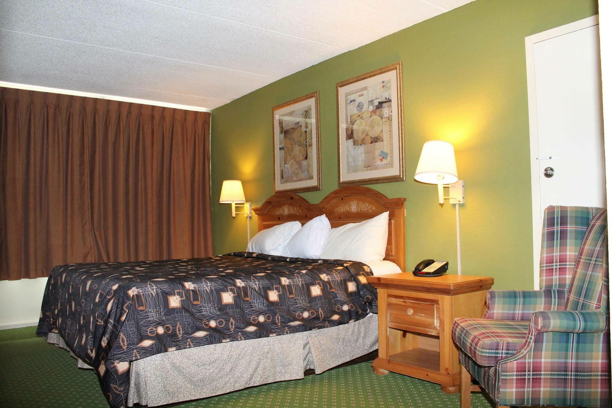 Travelers Inn Kingsland Exterior photo